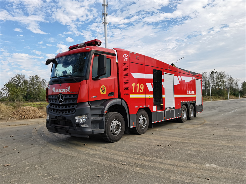 奔馳18噸泡沫消防車